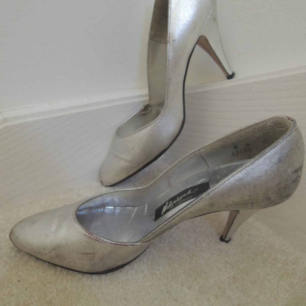 Ladies Shoes Size 8 B Silver Leather 3 1/2 " Heels